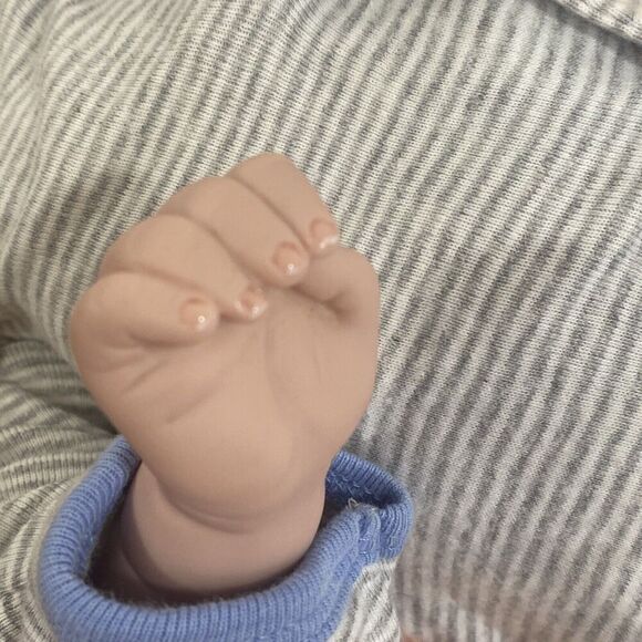 Paradise Galleries Laura Lee Eagles Newborn Reborn Baby Black Hair Numbered Sign - Picture 5 of 16